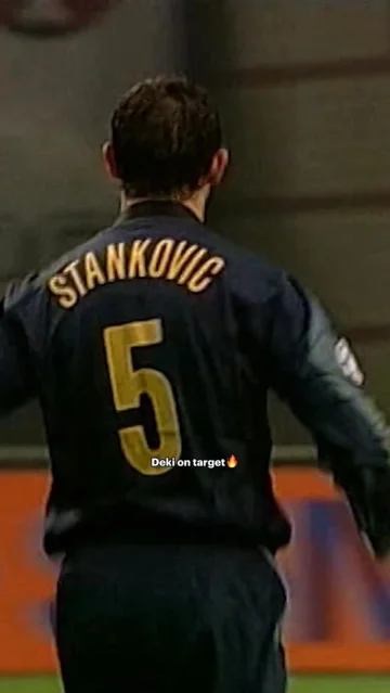 Stanković in pure five-a-side mode 🐉🎯

#UCL #AjaxInter