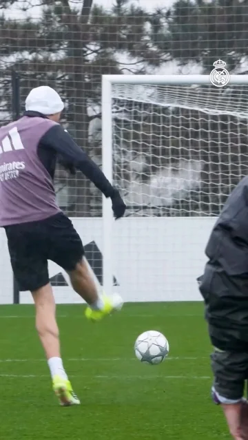 😙🤌 Poetry in motion.
#RMCity | @adidasfootball