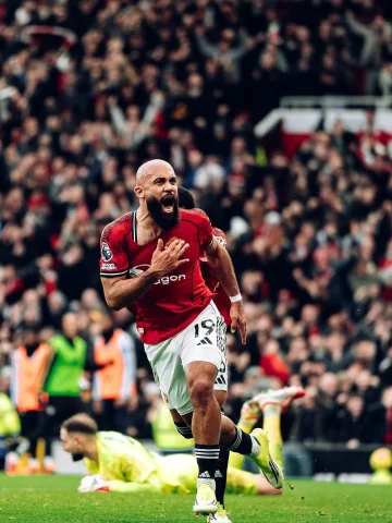 ⚽️Our Goal Scorer❤️

#manutd #manchesterunited #ggmu #matchday #premierleague #football #mancity #manchesterderby #artist #amazing #beach #cat #coffee #christmas #design #dog #foryou #foodporn #followforfollow #followforfollowback #gym #girls #handmade #india #insta #inspiration #illustration #japan #korea #life