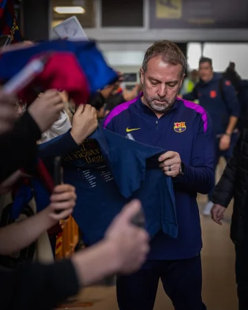 Barça vibes in Donostia 🫶🛬

Rebuda culer a Donostia! 
Gracias, culers 😍