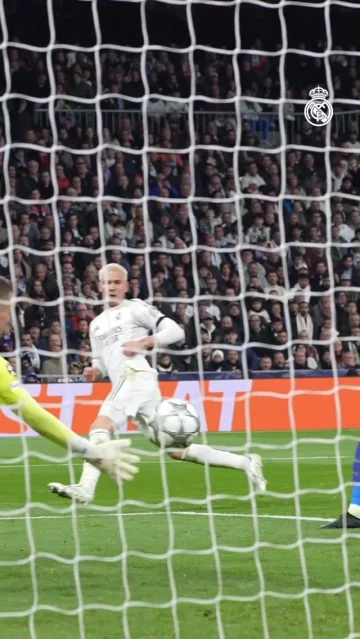 💫 First touch magic!
🎯 ¡Definición al primer toque!
#UCL