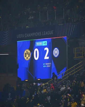 On top of the Yellow Wall ⚡