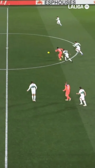 He makes football slow down 🍿
#laligahighlights