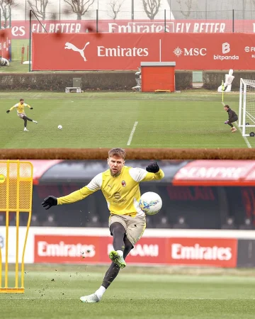 Different angles, same focus 📐