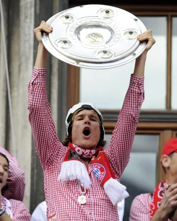 𝑪𝒉𝒆𝒆𝒓𝒔 𝒕𝒐 3️⃣7️⃣, Holger Badstuber! 🥳 

6x Bundesliga champion and a 2013 Champions League winner - wishing you all the best, @hbadstuber! 🎈