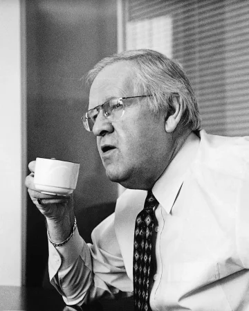 It is with deep regret that Chelsea Football Club announces the passing of our former managing director Colin Hutchinson.

We send our deepest condolences to Colin’s family and friends. 💙