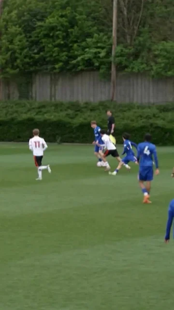 Lewi with a stunning finish! 😍 

The right-back completed the scoring in a flawless 6-0 U18s victory over Southampton! 🙌🔵