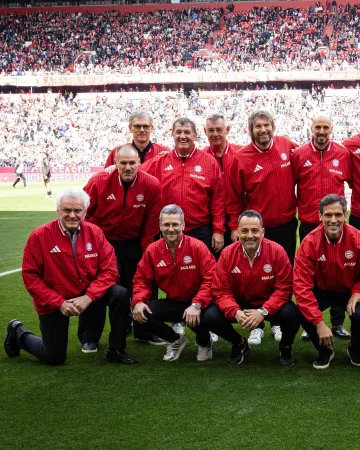 𝟐𝟎𝟎𝟏 𝐡𝐞𝐫𝐨𝐞𝐬, 𝐛𝐚𝐜𝐤 𝐢𝐧 𝐌𝐮𝐧𝐢𝐜𝐡. ✨

From San Siro to the Allianz Arena – a reunion of legends and unforgettable memories. 😍

Full story 👉 Link in Bio!