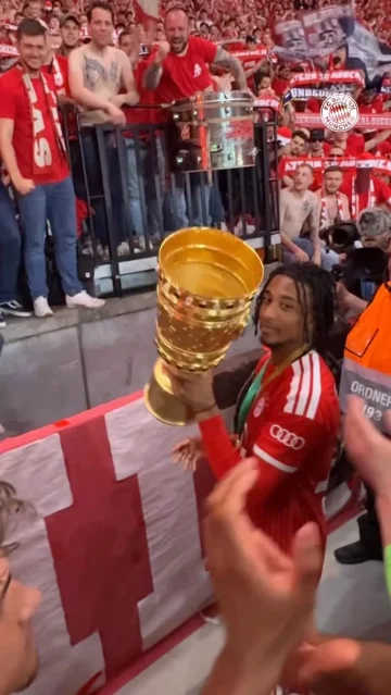 Finally, a @m.olise trophylift 🏆😊