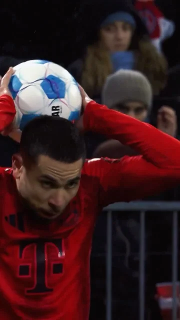This throw-in was a cheatcode 😄🧠 

Raphael Guerreiro and Michael Olise playing 4D chess on the touchline 🤭