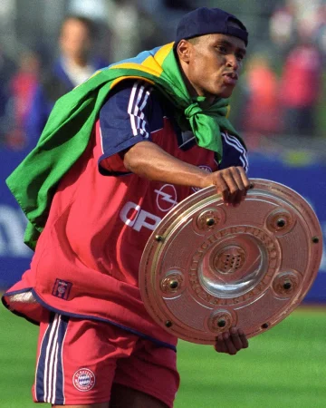 𝑭𝒆𝒍𝒊𝒛 𝒂𝒏𝒊𝒗𝒆𝒓𝒔𝒂́𝒓𝒊𝒐, Paulo! 🥳🇧🇷

Our FC Bayern legend Paulo Sérgio turns 57 today, all the best! 🙌