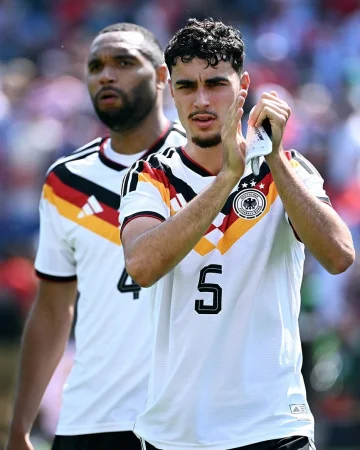 𝗜𝗻𝘁𝗲𝗿𝗻𝗮𝘁𝗶𝗼𝗻𝗮𝗹 𝗿𝗼𝘂𝗻𝗱-𝘂𝗽! 🌎

🇩🇪 The German national team, featuring @jonathantah, @alekspavlovic_, @jamalmusiala10, @joshua.kimmich and @leon_goretzka, celebrated a 2-1 win over the USA in their final friendly before the start of the World Cup.

🏴󠁧󠁢󠁥󠁮󠁧󠁿 @harrykane scored and led England to a 1-0 victory over New Zealand.