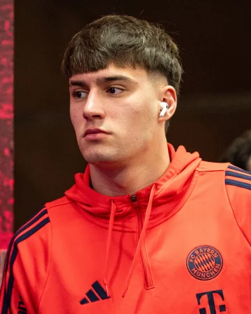ℹ️ FC Bayern and 1. FC Nürnberg have extended the loan of midfielder Javier Fernández by one year.

The 19-year-old Spaniard has been playing for the Franconian second-tier side since January 2026 and made eight appearances for them in the second half of the season under head coach Miroslav Klose, starting five of those matches.