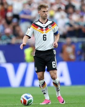 ©️ 𝗔 𝘀𝗽𝗲𝗰𝗶𝗮𝗹 𝗺𝗼𝗺𝗲𝗻𝘁 𝗳𝗼𝗿 𝗝𝗼𝘀𝗵𝘂𝗮 𝗞𝗶𝗺𝗺𝗶𝗰𝗵!

Today, he leads Germany onto the pitch as captain at a World Cup for the first time. 👏