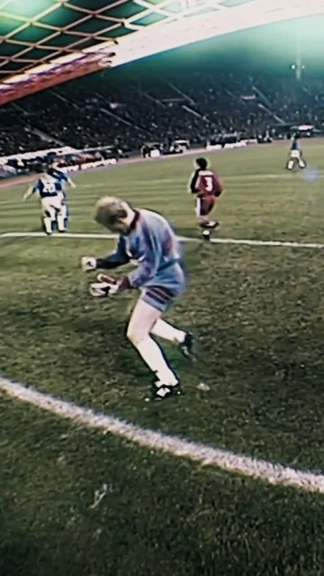 That’s insane! 🤯

Oliver Kahn with an incredible save in the UCL back in the day 💪