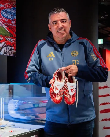 𝑩𝒂𝒄𝒌 𝒘𝒉𝒆𝒓𝒆 𝒕𝒉𝒆𝒚 𝒃𝒆𝒍𝒐𝒏𝒈. 👟

The boots from Roy Makaay’s record goal vs. Real Madrid are now home at the Allianz Arena club museum. 💫