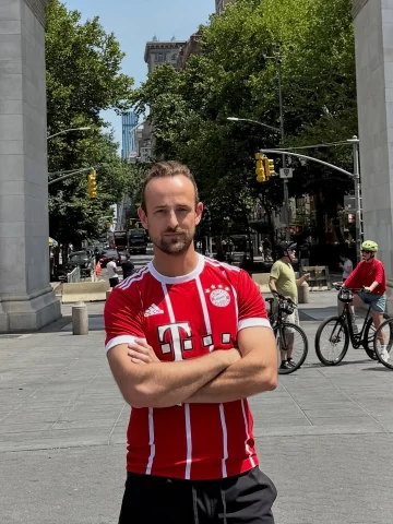 The finalists from the lookalike contest in NYC with @fcbayern, who should win?💀😂

Funniest comment gets a reply from admin 👀👇

#BundesligaAmericas