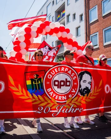 Together for diversity, freedom, tolerance and respect. 🏳️‍🌈🏳️‍⚧️

Together with fan club “QUEERPASS Bayern”, FC Bayern took part in Munich’s Christopher Street Day, sending a strong message for openness, inclusion and solidarity. 🌈❤️
