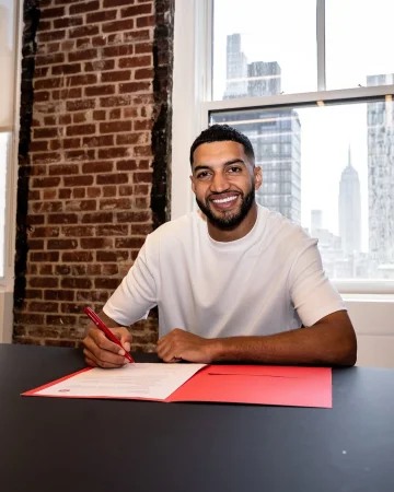 Our bucket list:

Sign a player in the US office ✅
