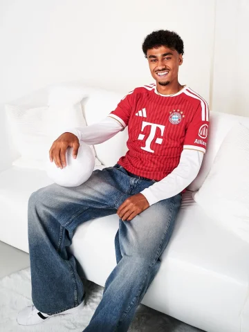 𝐀𝐫𝐫𝐢𝐯𝐢𝐧𝐠 𝐢𝐧 𝐬𝐭𝐲𝐥𝐞. 😎

FC Bayern sign Nathaniel Brown! 🤝🔴⚪ @nene.brown27 

🔗 in Bio!
