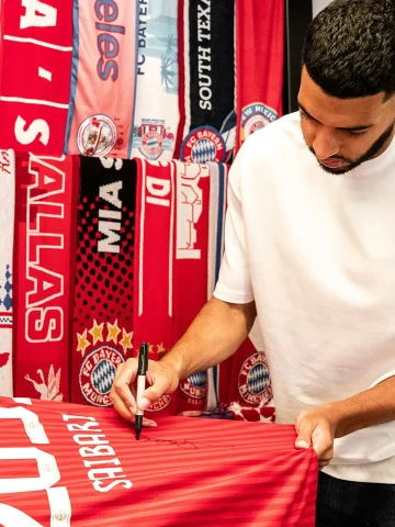 Win a signed jersey from 𝗜𝘀𝗺𝗮𝗲𝗹 𝗦𝗮𝗶𝗯𝗮𝗿𝗶! 😍

📥 Enter the giveaway via the link in our bio.

Good luck! 🥰🍀