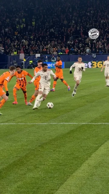 𝑾𝒂𝒍𝒌𝒊𝒏𝒈 𝒕𝒉𝒓𝒐𝒖𝒈𝒉 𝒅𝒆𝒇𝒆𝒏𝒄𝒆 🥶

Michael Olise’s dribbling is unreal 😮‍💨