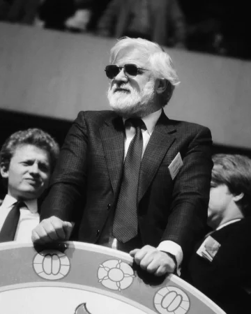 Chelsea Football Club is today mourning the passing of former chairman Ken Bates.

The club sends our heartfelt condolences to Ken’s wife Suzannah, the rest of his family and his friends.

Ken’s determination to fight for Chelsea when times were tough, and drive the team on to winning trophies will never be forgotten. 

Rest in peace, Ken.