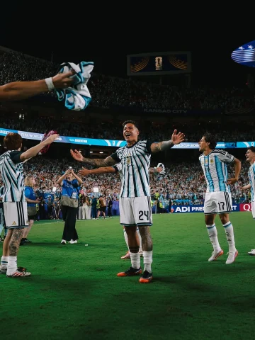 Enzo helps Argentina seal their place in the semi-finals! 🇦🇷
