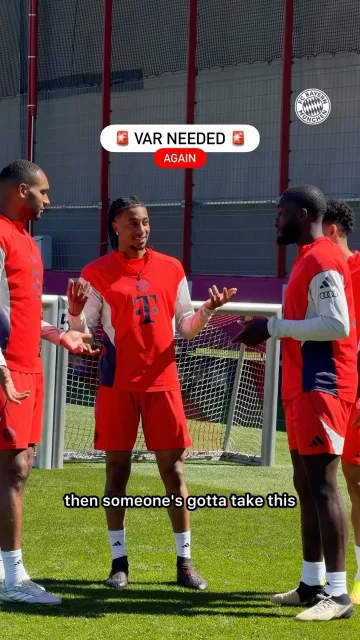 Quick 𝙑𝘼𝙍-𝘾𝙝𝙚𝙘𝙠 in training. 📱😂

Good luck to @m.olise and @upamecano in the World Cup semi-finals with France. 🇫🇷🙌