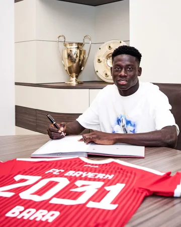 FC Bayern sign Bara Sapoko Ndiaye permanently! ✍️

Bara Sapoko Ndiaye has signed a professional contract with FC Bayern until 30 June 2031. 🔴⚪

More info - link in Bio! 🔗