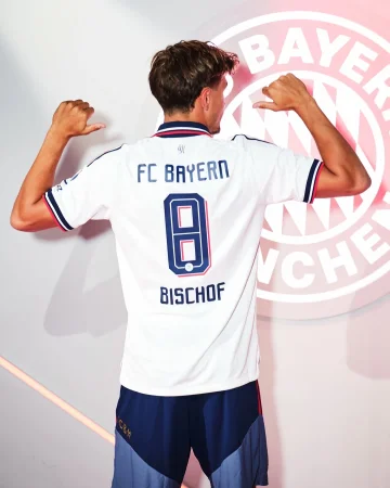 New season, new jersey number ✨
Bischi will be wearing the 👉 8 👈 from now on.