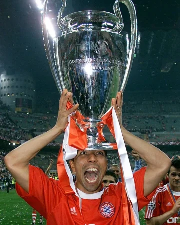 Skills and clinical finishing 🇧🇷💫

Today, a FC Bayern legend celebrates his birthday 🎈
Happy birthday, Giovane Élber! ❤️🤍