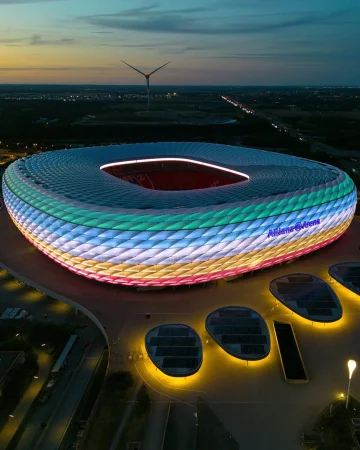 Tonight, our Allianz Arena shines in six different colours to send out signal of inclusion. 🏟️🌄 Each color represents the diversity of disabilities and at the same time stands for respect, self-determination and an inclusive society – on and off the pitch. ❤️🤍