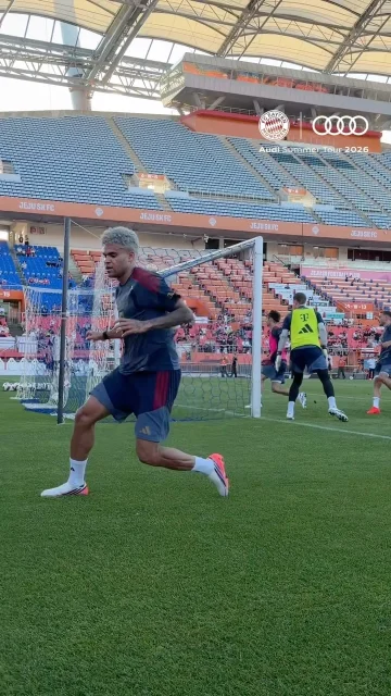 Lucho picking up where he left off. 💪🇨🇴 #AudiFCBTour