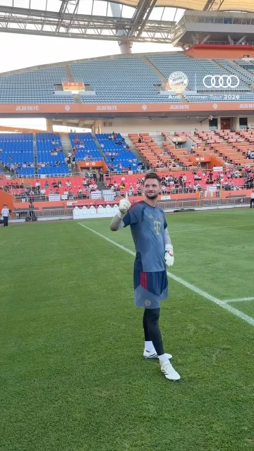 A birthday serenade for Ulle. 🎶🥰
#AudiFCBTour
