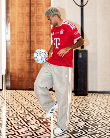 𝘽𝙖𝙡𝙡𝙞𝙣' in every situation! 😎🇨🇴 #AudiFCBTour