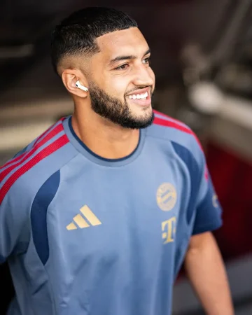 A new chapter begins: Ismael's first game in FC Bayern colours. ❤️📸