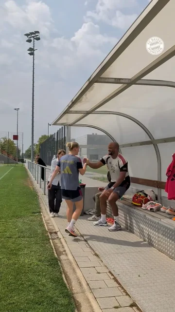 Special guests at our FCB-Frauen training session today. 👋 @vincentkompany & Christoph Freund