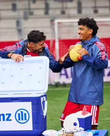 It’s a wrap! 😄📸

Thank you for your support at today’s Allianz FC Bayern Team Day ❤️🤍
