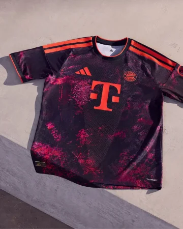 Shaped by history. Made for what comes next. 🤩✨
Introducing FC Bayern third jersey 26/27, available now. 🔗