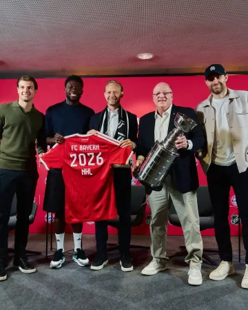 𝗡𝗛𝗟 𝗫 𝗙𝗖 𝗕𝗮𝘆𝗲𝗿𝗻 🏒⚽

FC Bayern and the National Hockey League are launching a strategic, multi-year partnership. 🤝