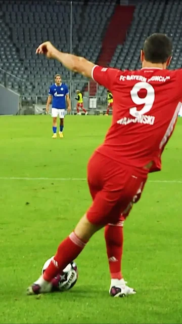 This 𝑹𝑨𝑩𝑶𝑵𝑨 𝑨𝑺𝑺𝑰𝑺𝑻 🤯🤯

Happy Birthday, Lewy! 🥳