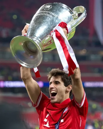 𝑯𝒂𝒑𝒑𝒚 𝒃𝒊𝒓𝒕𝒉𝒅𝒂𝒚, @javi8martinez! 🥰🎈

Wishing you all the best on your 38th! 🎉