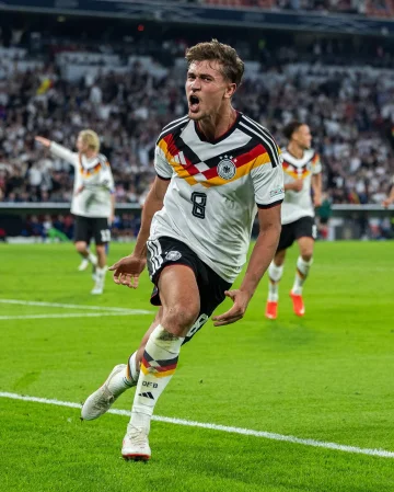𝑭𝒊𝒓𝒔𝒕 𝒔𝒕𝒂𝒓𝒕, 𝒇𝒊𝒓𝒔𝒕 𝒈𝒐𝒂𝒍 ⚽️✅

Great evening for @tom.bischof10 at the @allianzarena! 💪