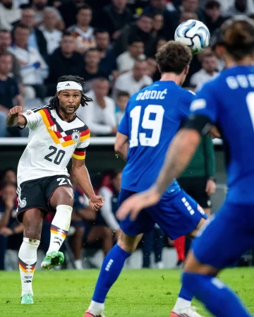 International Round-Up 🌍

🇩🇪 Germany claimed a 2-0 Nations League win against Serbia
🇯🇵 Japan secured the final of a friendly tournament with a 5-4 win after penalties against Ecuador

@sergegnabry lead Germany as captain for the first time 🇩🇪©️

@alekspavlovic_ played 88 minutes against Serbia 🇩🇪

@hiroki_ito38 played full game and scored a penalty to celebrate a 5-4 win after penalties 🇯🇵

@alekspavlovic_ and @tom.bischof10 celebrated the 1-0 (39‘) 🇩🇪

German duo: @jonas.urbig with his debut, @sergegnabry first time as a captain for Germany 🇩🇪🇩🇪