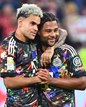 We're all just so happy to see you back on the pitch, Serge. 🥰

Our highlights from last night's 7-0 win. 🔥