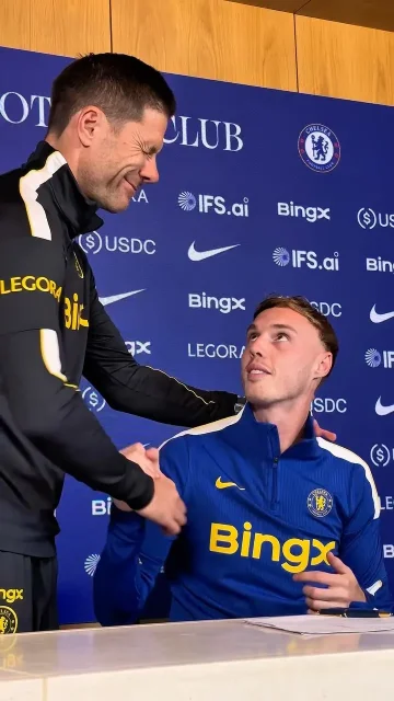 Cole signing his new contract. 📝📸