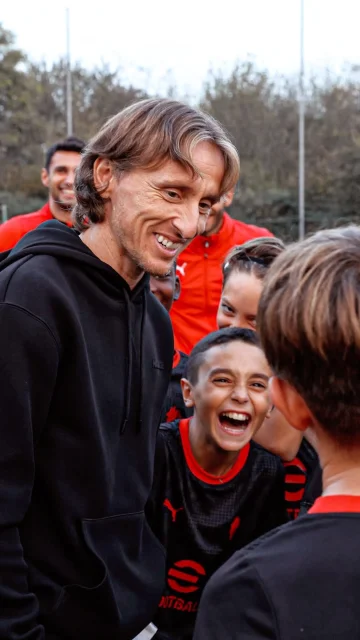 Inspiring young generations: @lukamodric10 at the PUMA House of Football ❤️🖤