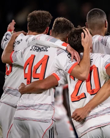 ✨ 𝙒𝙝𝙖𝙩 𝙖 𝙣𝙞𝙜𝙝𝙩, 𝙬𝙝𝙖𝙩 𝙖 𝙛𝙞𝙜𝙝𝙩 📸📸
„I‘d say it was one of the most intense first halves of my career“ – @joshua.kimmich 💬