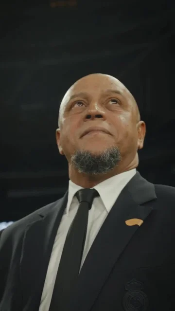 ⚽🤝🏈 Two legends, one place | Dos leyendas, un solo lugar.
✨ Dan Marino and Roberto Carlos are waiting for you at the @Bernabeu on November 16.
🔝 @dan13marino y @oficialrc3 te esperan en el Bernabéu el 16 de noviembre.